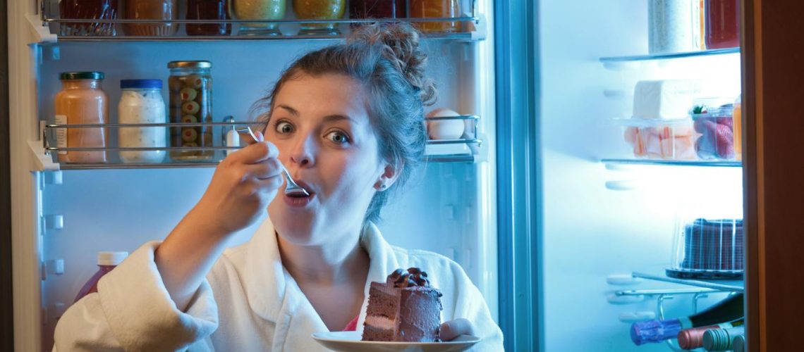 Dormir après manger : bonne ou mauvaise idée ?